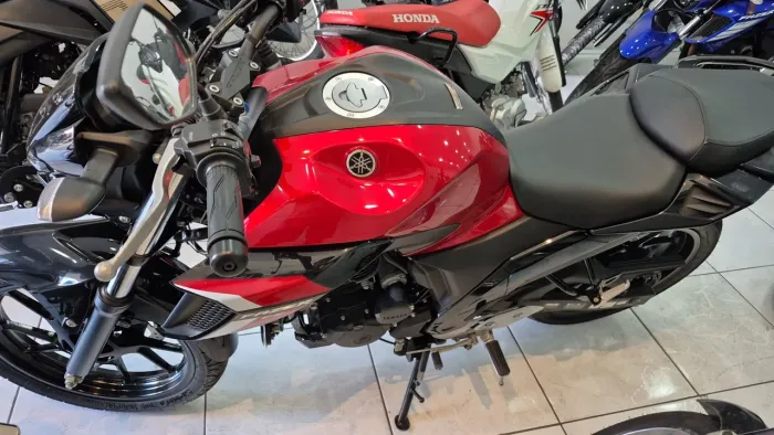 Fz25 ano 2024 muito nova