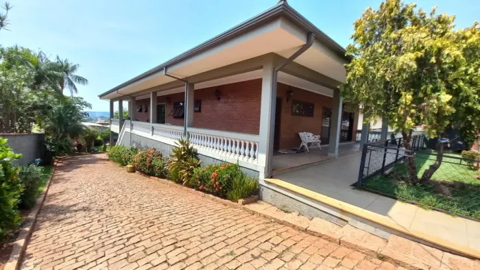 ALUGA CASA GRANDE PARA ESCOLA, CLINICA, GRECHE NO MANSÕES
