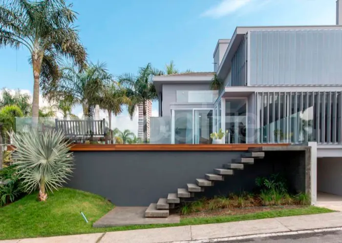 Casa à venda no Condomínio Fechado Porto Riviera Praia Brava em Itajaí