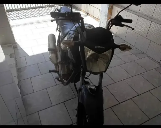 Vendo ou troco por um carrinho do mesmo valor.