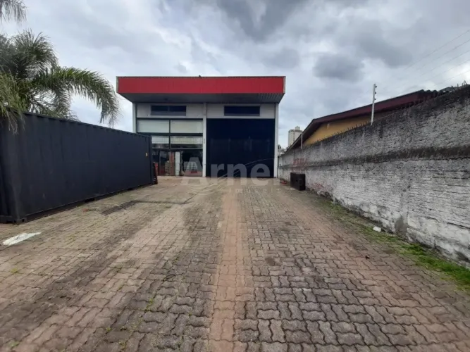 Pavilhão na Vila Rodrigues em Passo Fundo, para venda.