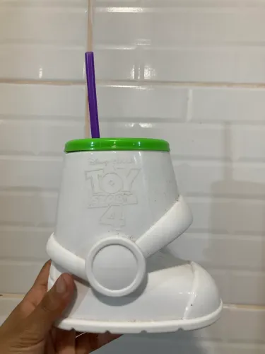 Copo Toy Story 4 Cinemark com Bota do Buzz Lightyear e Canudo - Original Disney Pixar