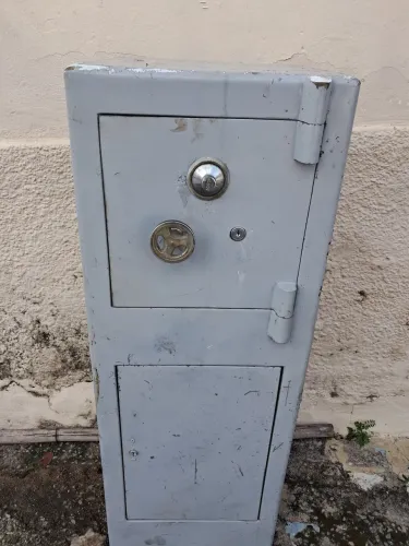 Vende se cofre