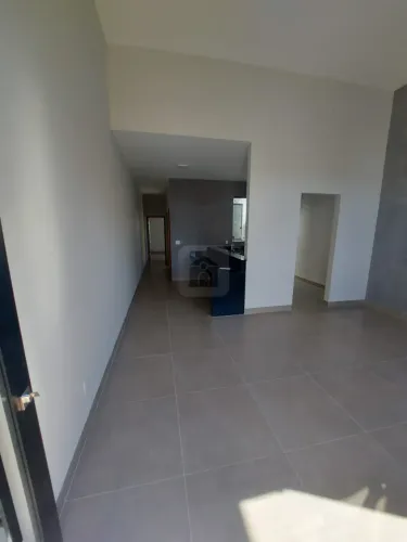 Casa à venda no bairro Jardim Holanda.