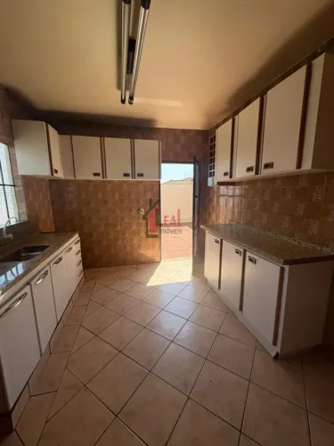 Casa para Venda em Presidente Prudente, BONGIOVANI, 3 dormitórios, 1 suíte, 3 banheiros, 6