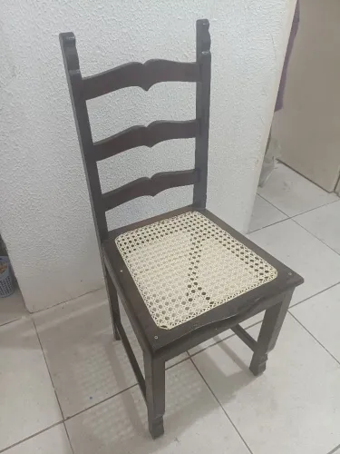 Cadeira rústica com palha