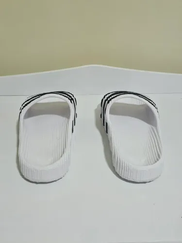 Chinelo Adidas Adilete 22 cor branca Novíssimo Tamanho 44