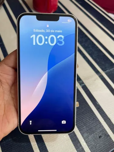 iPhone 13 Branco, com 81 % de bateria 