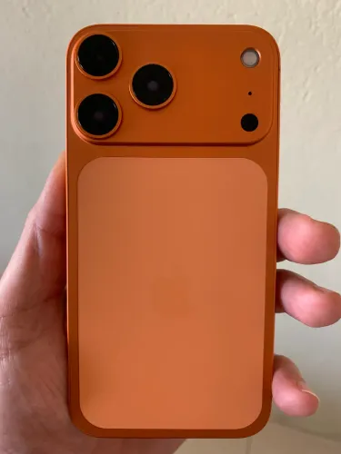 iPhone XR 128gb com saúde 100% com a carcaça do 17 PRO
