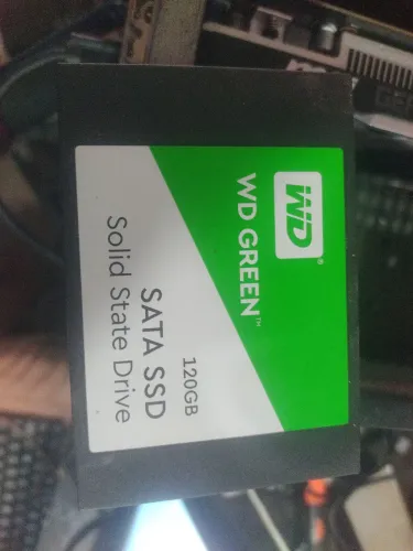 Ssd wd Green 120 gigas está SSD funcionando perfeitamente com windows 10 original pro 