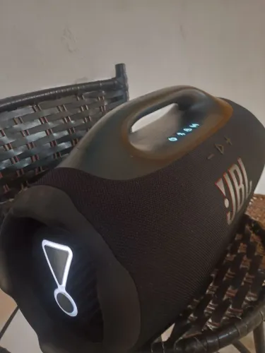 Troco JBL bombox 4 semi-nova em Playstation.