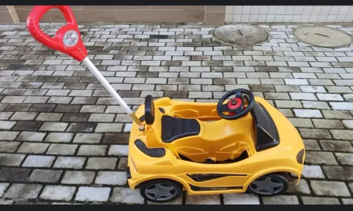 Carrinho amarelo