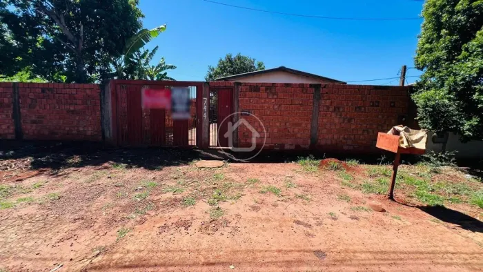 CASA SIMPLES COM AMPLO TERRENO VILA NASSER