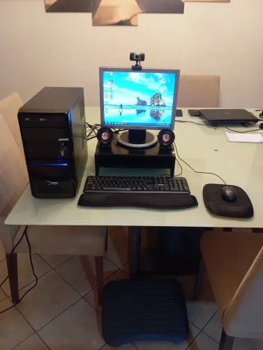 Computador completo com monitor Samsung 15", webcam, caixas de som e acessórios