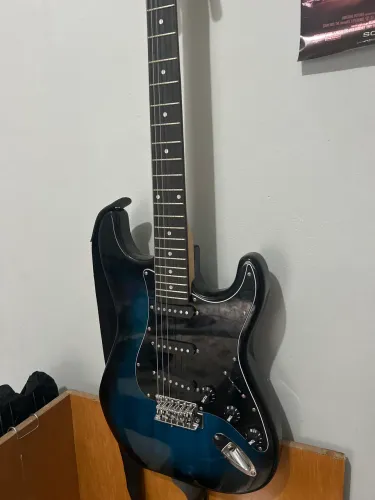 Guitarra Stratocaster (semi nova)