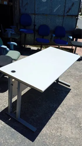 Mesa de escritório seminova 