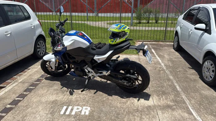 BMW F900R Sport Plus 2024 - Apenas 750km