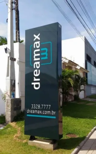 Fachada em ACM Fachada em Lona