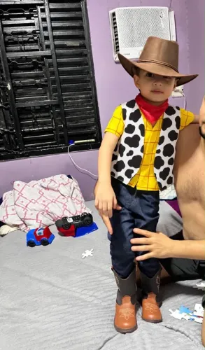 vendo fantasia do woody toy story tamanho de 4 anos usada 1x