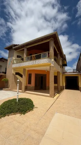 CASA AMPLA A VENDA NO PARQUE DAS JAQUEIRAS EM ALAGOINHAS!