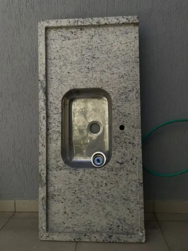 Pia em mármore com Cuba e Torneira Celite 