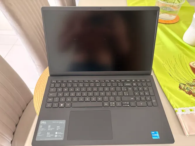 Dell inspiron 15 3520 I3 16GB ram 1tb