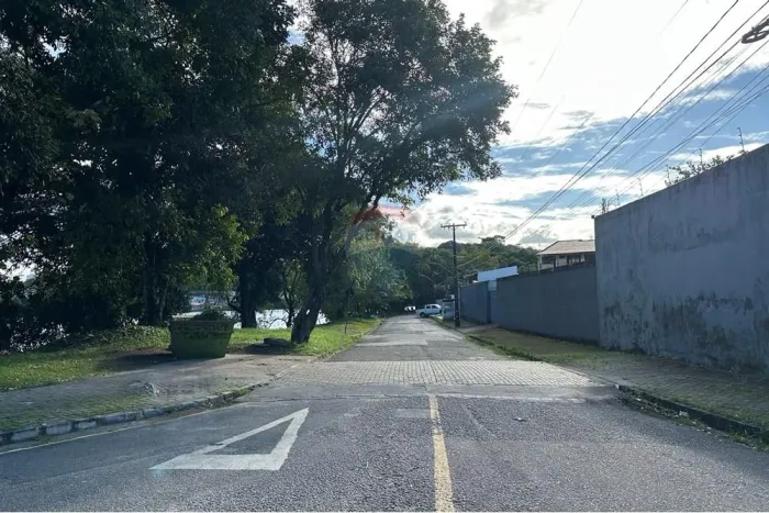 Terreno Exclusivo em Apipucos: Invista na Tranquilidade