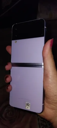 Celular Samsung Zflip3 Lilás com tela defeituosa