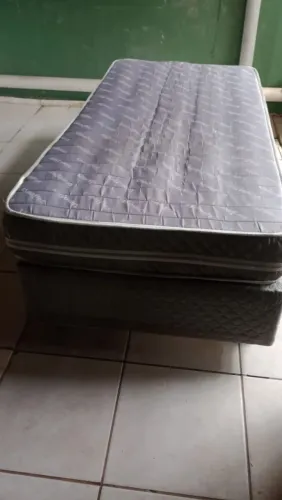 Vendo cama box solteiro