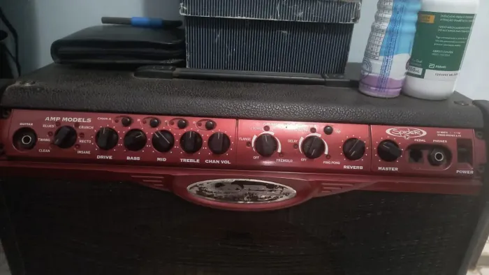 Vendo ou troco amplificador de guitarra spider LINE6 por pedais ou guitarra!!!