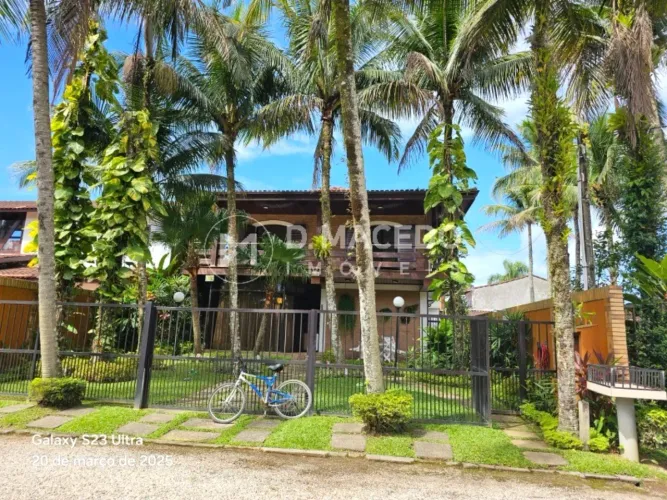 Casa para venda em Condominio Lagoinha de 338.00m² com 5 Quartos, 5 Suites e 1 Garagem