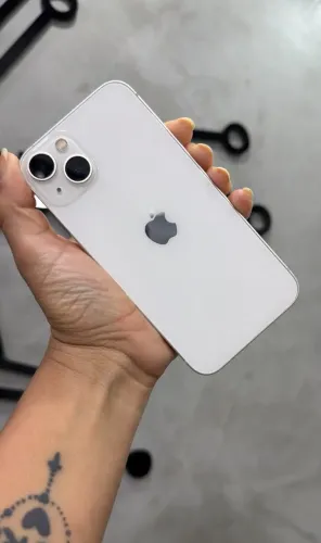 iPhone 13 Branco 128GB (Nota e 3 meses de garantia)