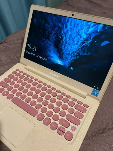 Notebook Samsung F30 Rosa 13.3" Intel Celeron 4GB/64GB Windows 10- Incolor
