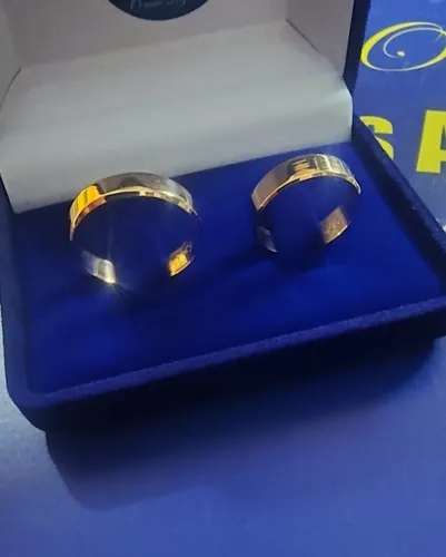Alianças Namoro Noivado Casamento casal ouro 18 kilates Peso 5.90 grama 4,5 mm.