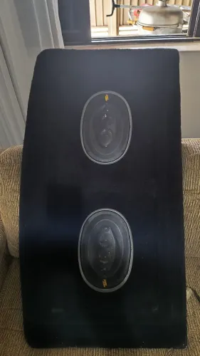 Vendo um par de auto falantes potência 350 w, sou de Taubaté e não entrego 