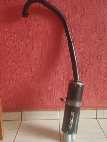 Escapamento coiote boca 8. Serve na Titan e fan 2022 pra trás! bem conservado.