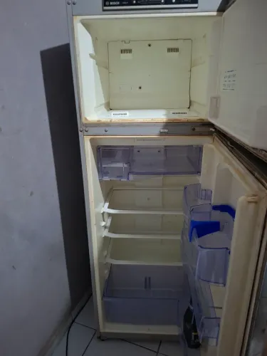 Vendo geladeira com defeito