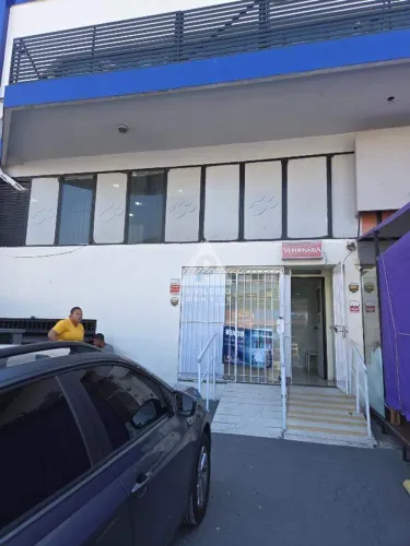 Loja Comercial Versátil e Espaçosa no Coração do Jardim Oceânico