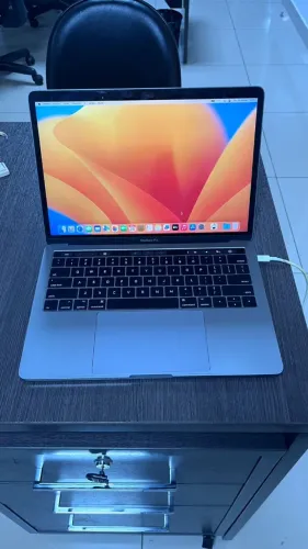 MacBook Pro 2017 - i5, 512 GB, 8GB RAM