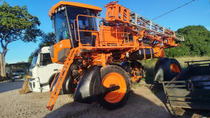 Pulverizador autopropelido Jacto Uniport 2030 