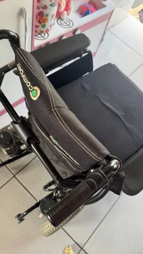 Cadeira de rodas motorizada 