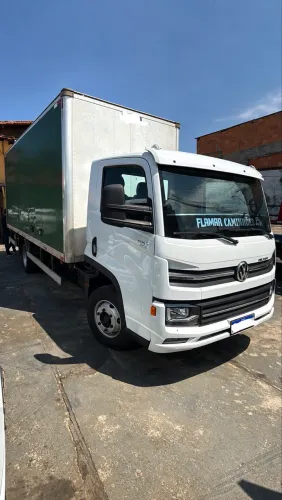 VW 11180 PRIME 2023 COM BAÚ DE 6,20