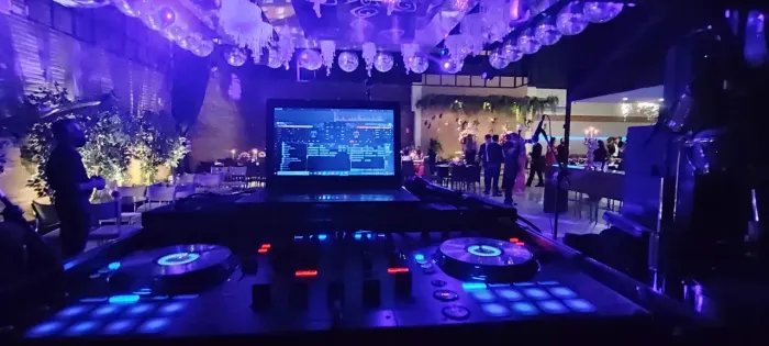 Dj som e iluminação para eventos 