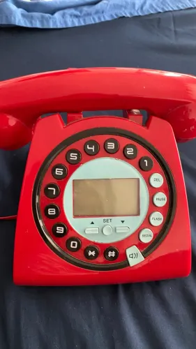 Telefone de mesa vintage retrô vermelho