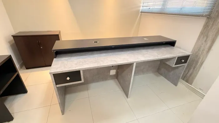 Mesa de Escritório Planejada para 4 Pessoas com Gaveta - 2,20 x 1,20 - Alto Padrão
