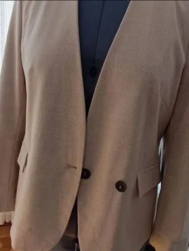 Blazer zara, novo, corte gola em v, tam p , mas também serve perfeitamente para quem usa m