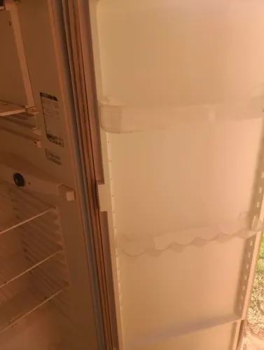 Vende se geladeira