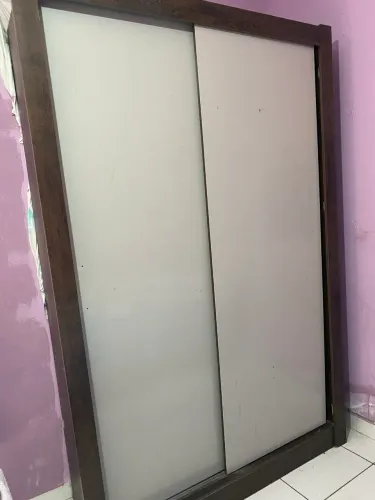 Guarda roupa porta de correr