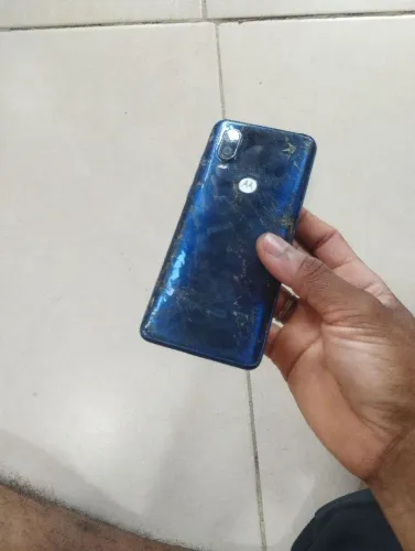 Moto one vizion,128gb, Android 11 e biometria com o fundo trincado por 140 reais.