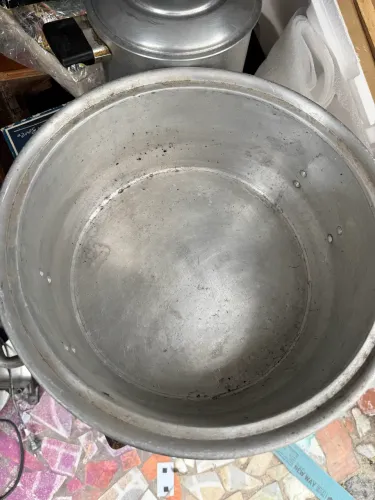 Panela de alumínio grande
